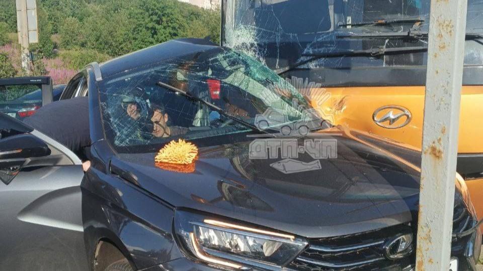 Два человека пострадали в ДТП с автобусом в Мурманске